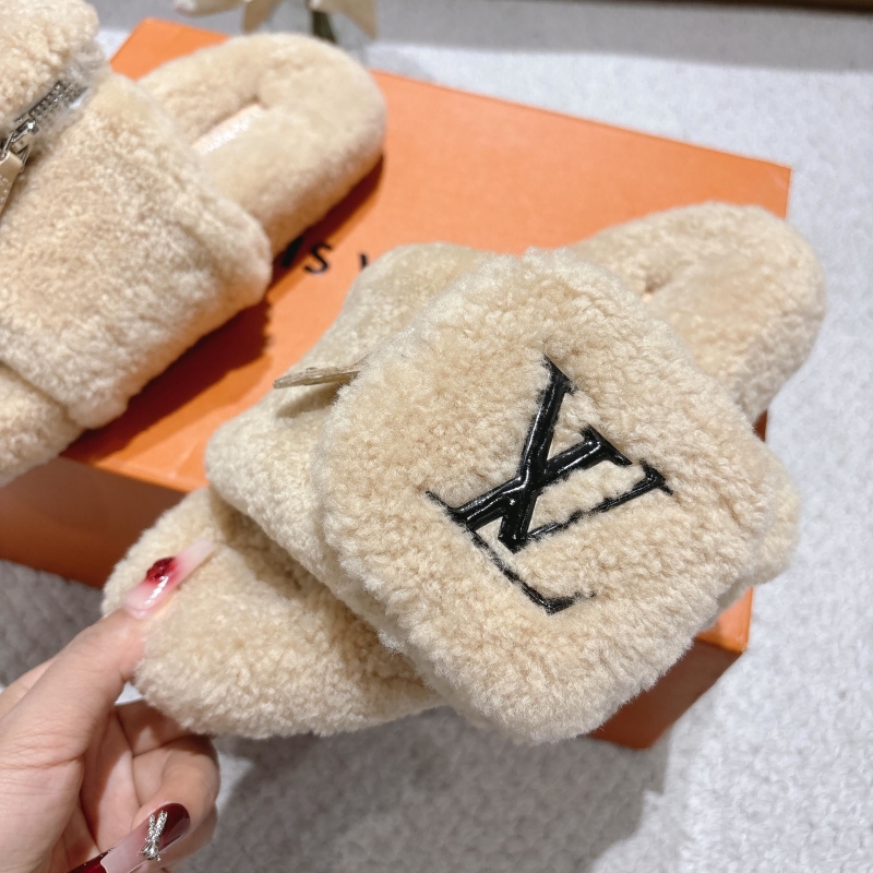 l0vis Vvtt0n slippers